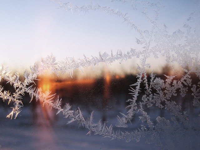 凍り付く窓